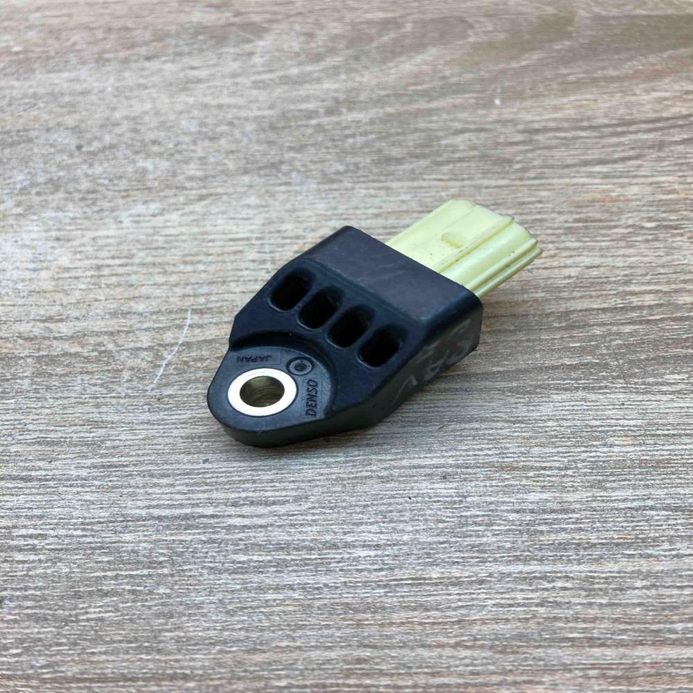 89831 42010   Airbag deployment crash/impact sensor Toyota RAV 4 (XA30)