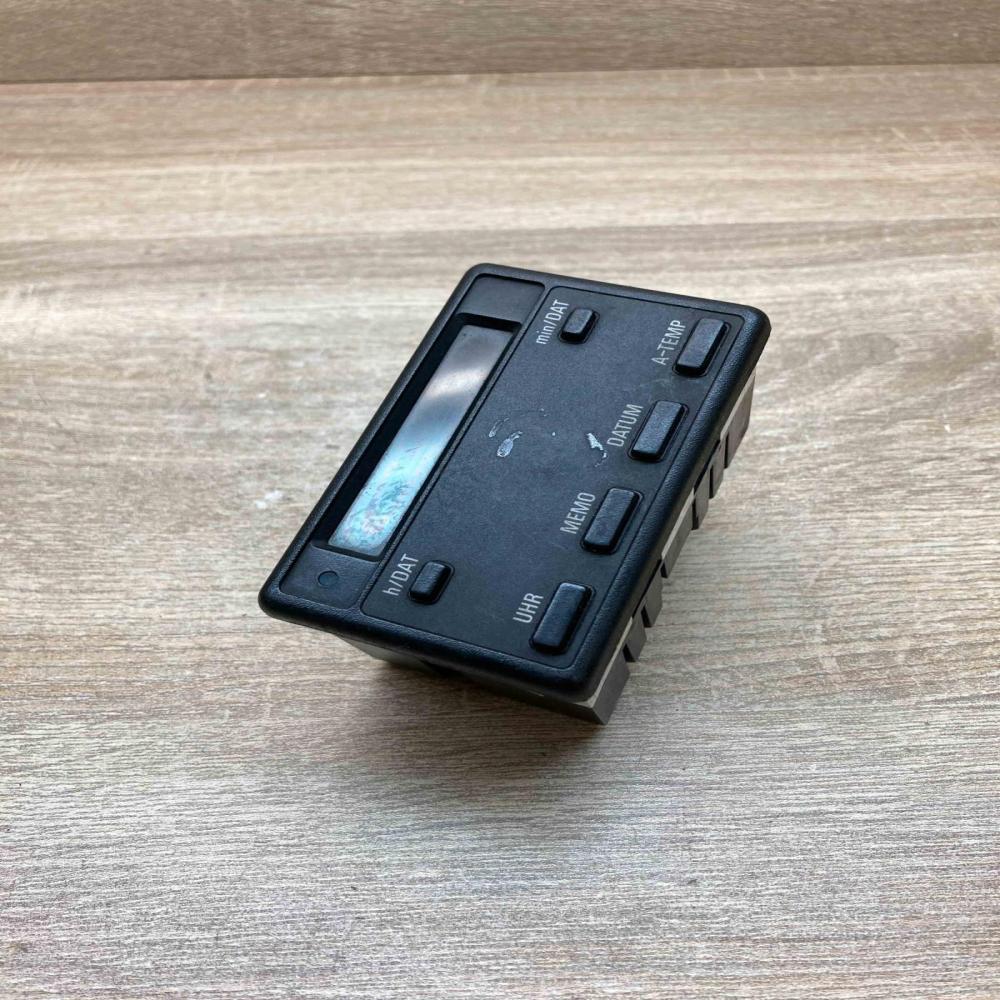 1374288  With Plug Clock BMW 5 E34