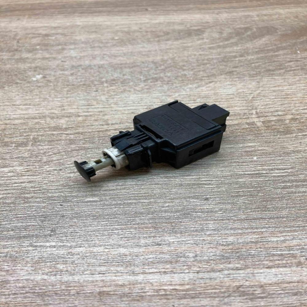 9128577   Brake pedal sensor switch Volvo S40, V40