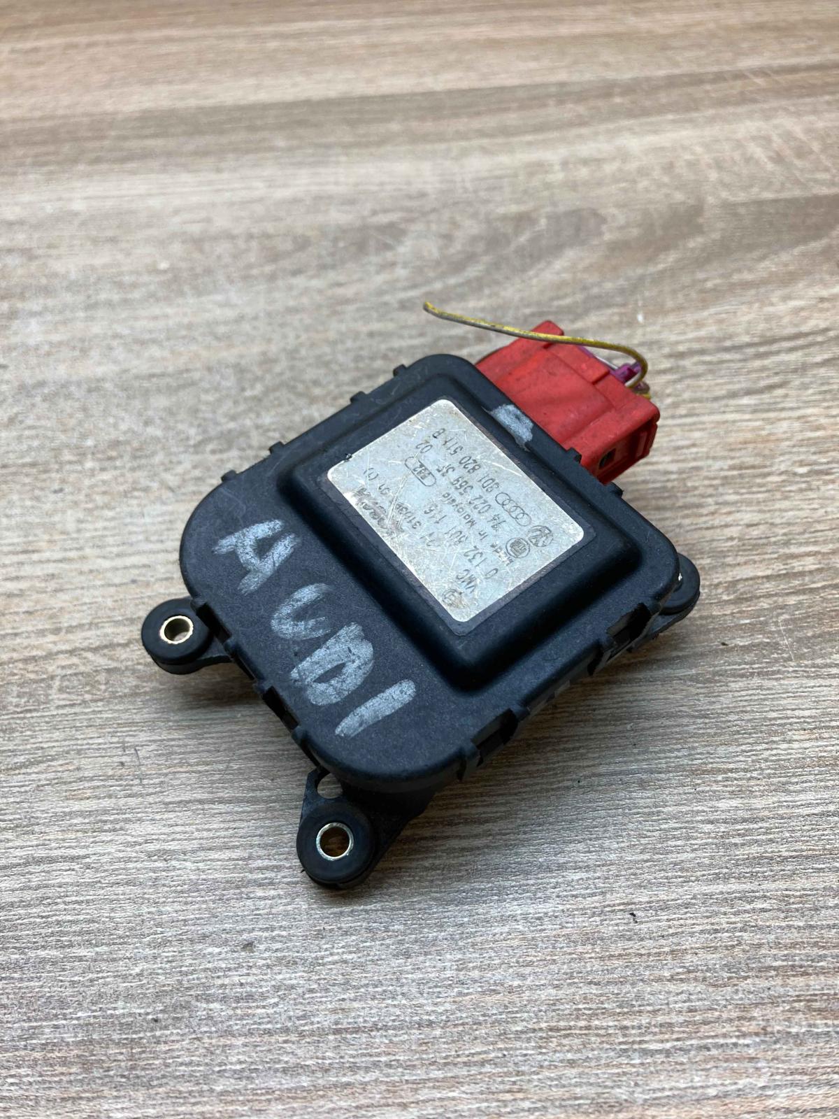 8D1820511B 0132801116 With Plug Air flap motor/actuator Volkswagen PASSAT B5