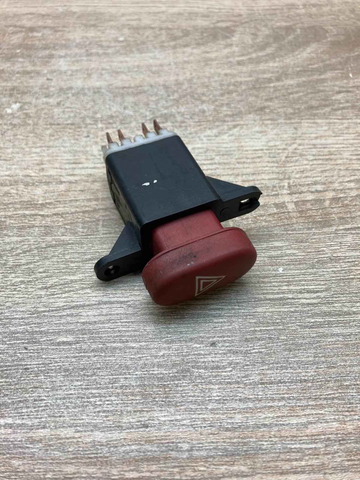 822955   Hazard light switch Renault Laguna II