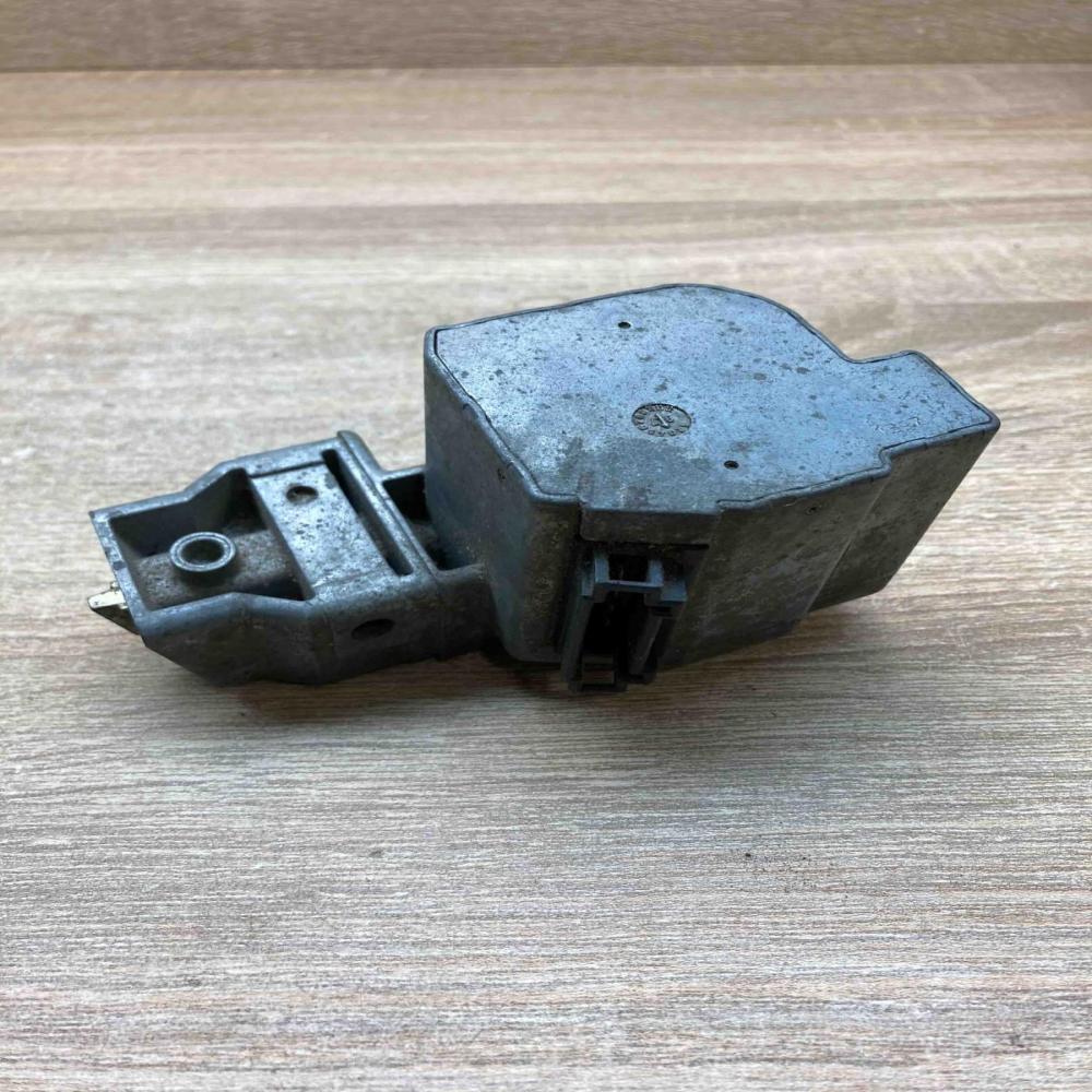 Mercedes Benz 208 0   Steering wheel lock Mercedes-Benz CLK A208 C208