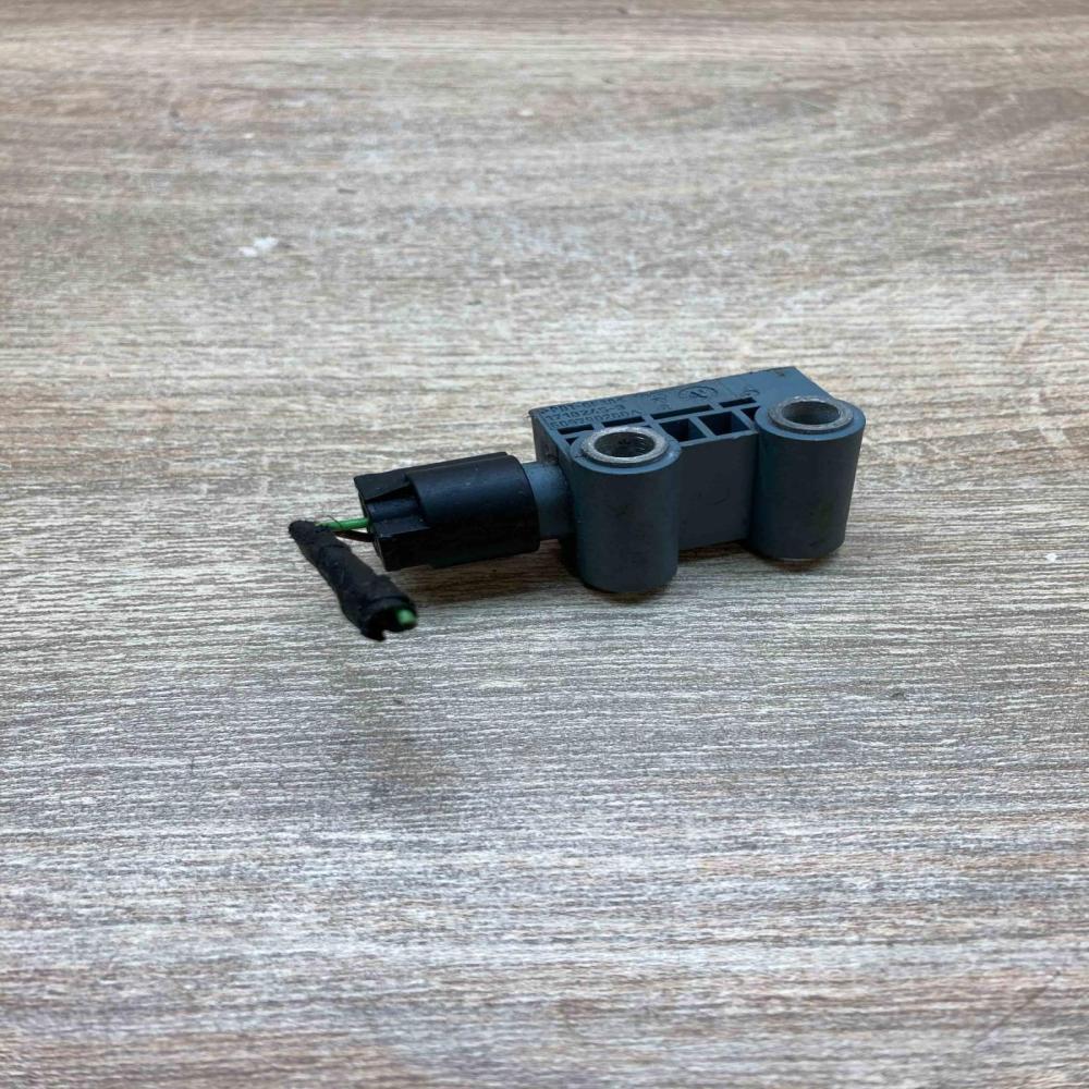 609790200A  With Plug Airbag deployment crash/impact sensor BMW 7 F01 F02 F03 F0