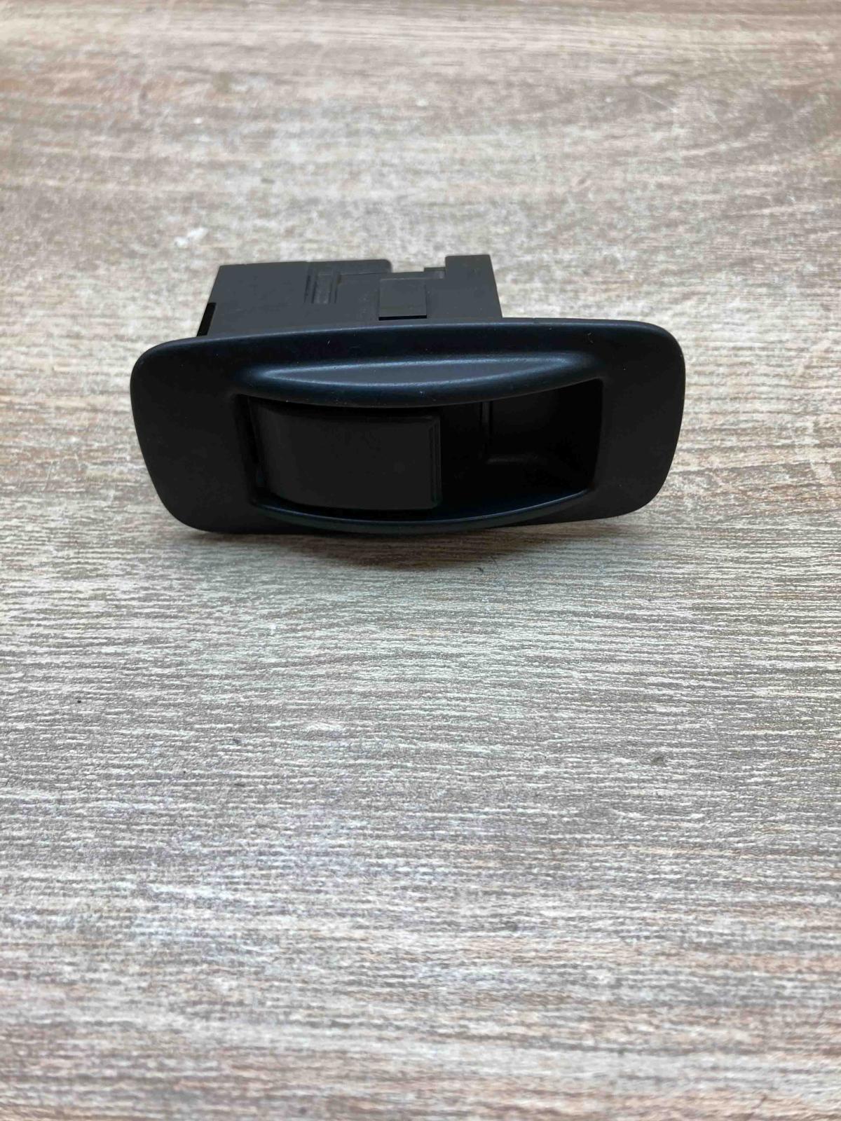 84801 0F030 B0 84810 0F010  Electric window control switch Toyota Corolla Verso