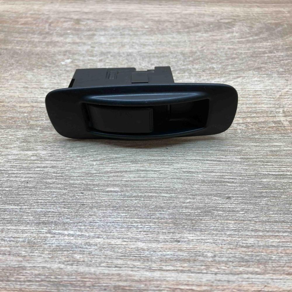 84801 0F030 B0 84810 0F010  Electric window control switch Toyota Corolla Verso