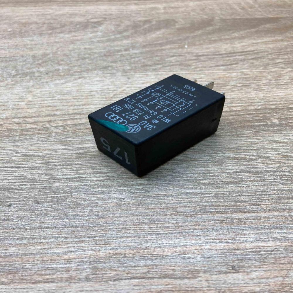 3A0927181  175 Other relay Volkswagen PASSAT B3