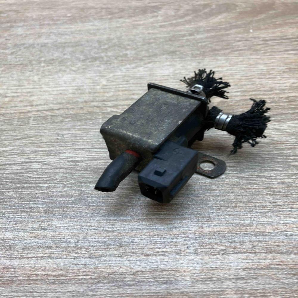 028906263J   Turbo solenoid valve Audi A4 S4 B5 8D