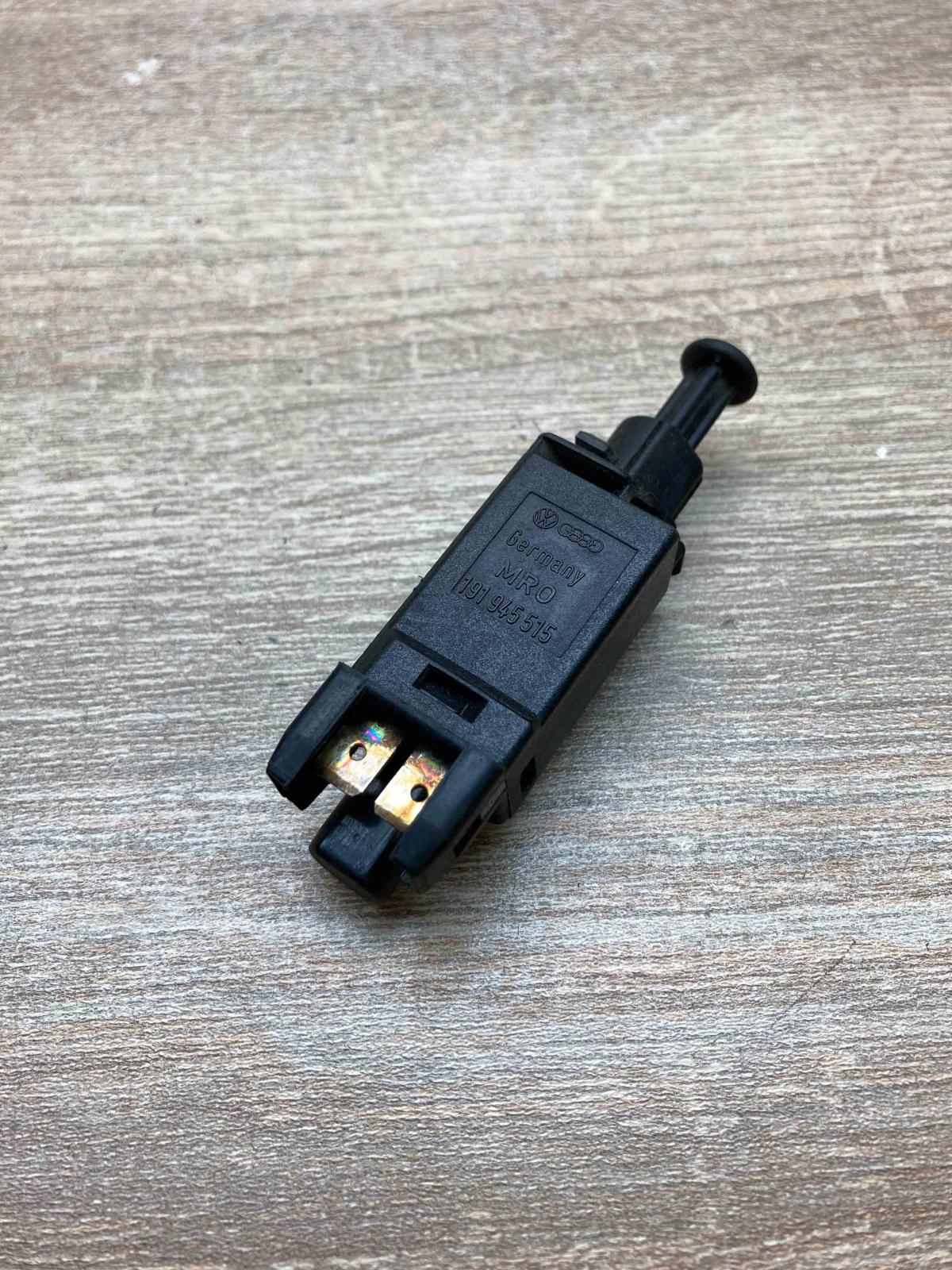 191945515   Brake pedal sensor switch Volkswagen Golf III