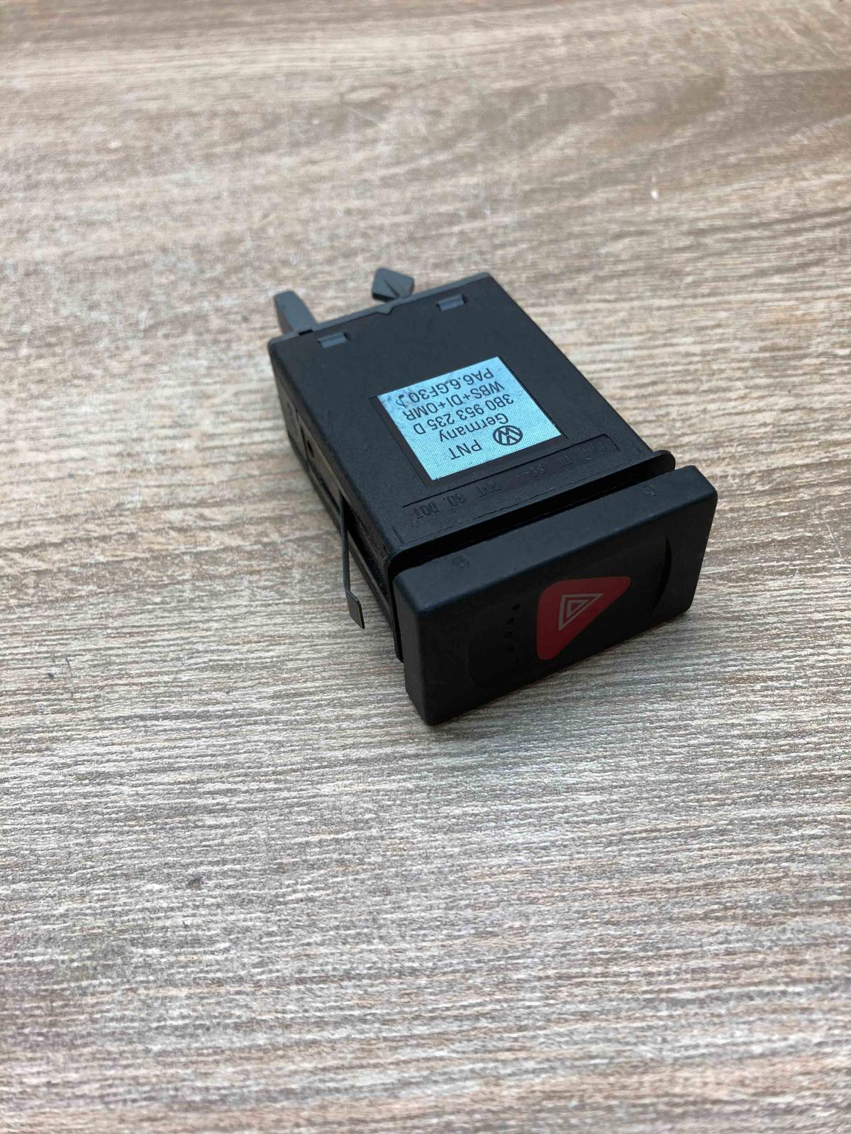 3B0953235D   Hazard light switch Volkswagen PASSAT B5