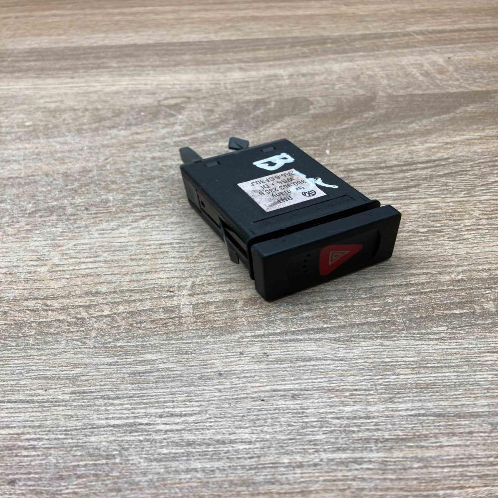 3B0953235B   Hazard light switch Volkswagen PASSAT B5