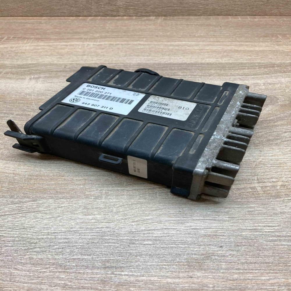 443907311D 0261200271  Engine control unit/module ECU Volkswagen PASSAT B3