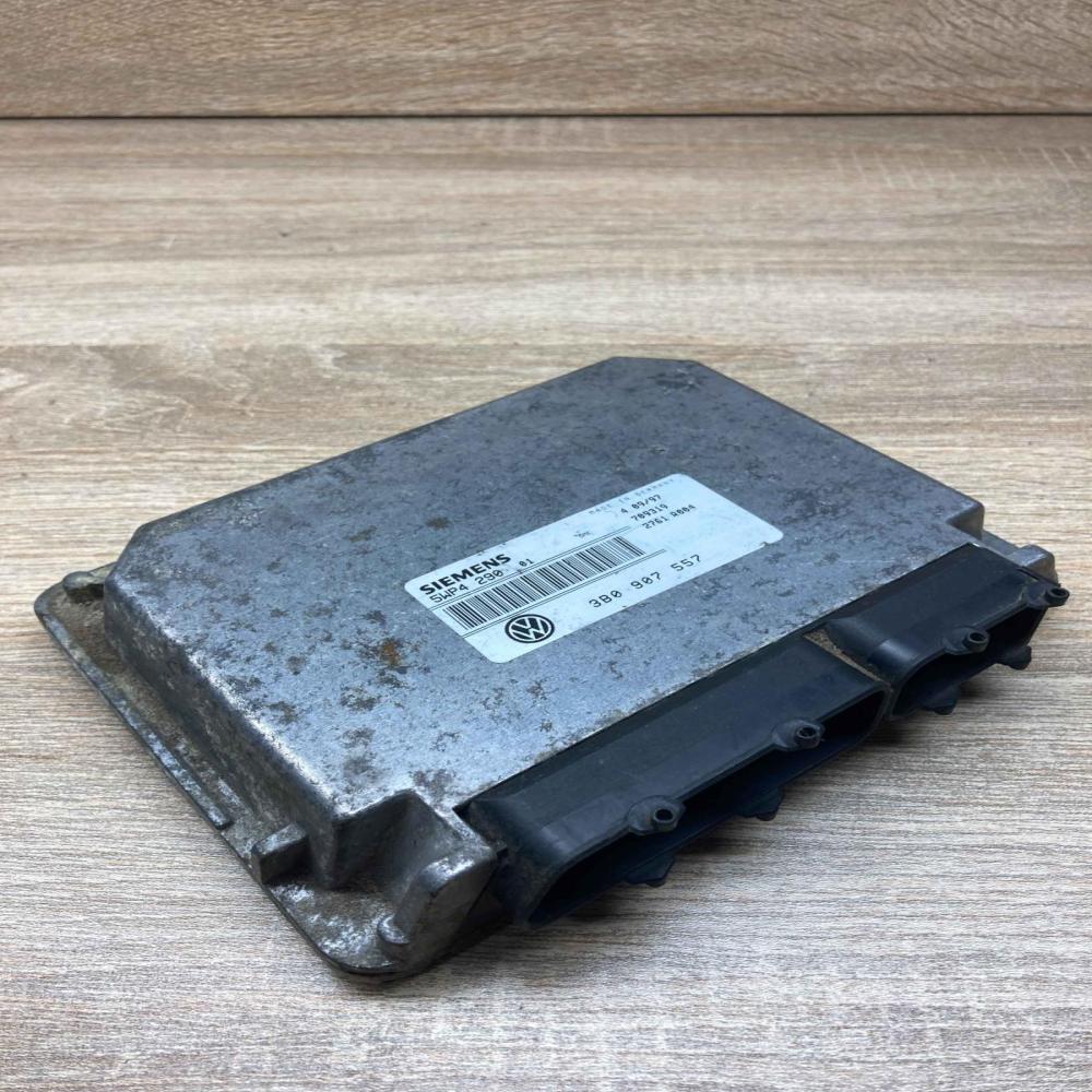 3B0907557 5WP4290  Engine control unit/module ECU Volkswagen PASSAT B5