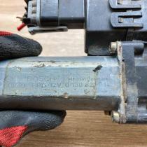 0130821714  With Plug Front door window regulator motor Opel Astra G