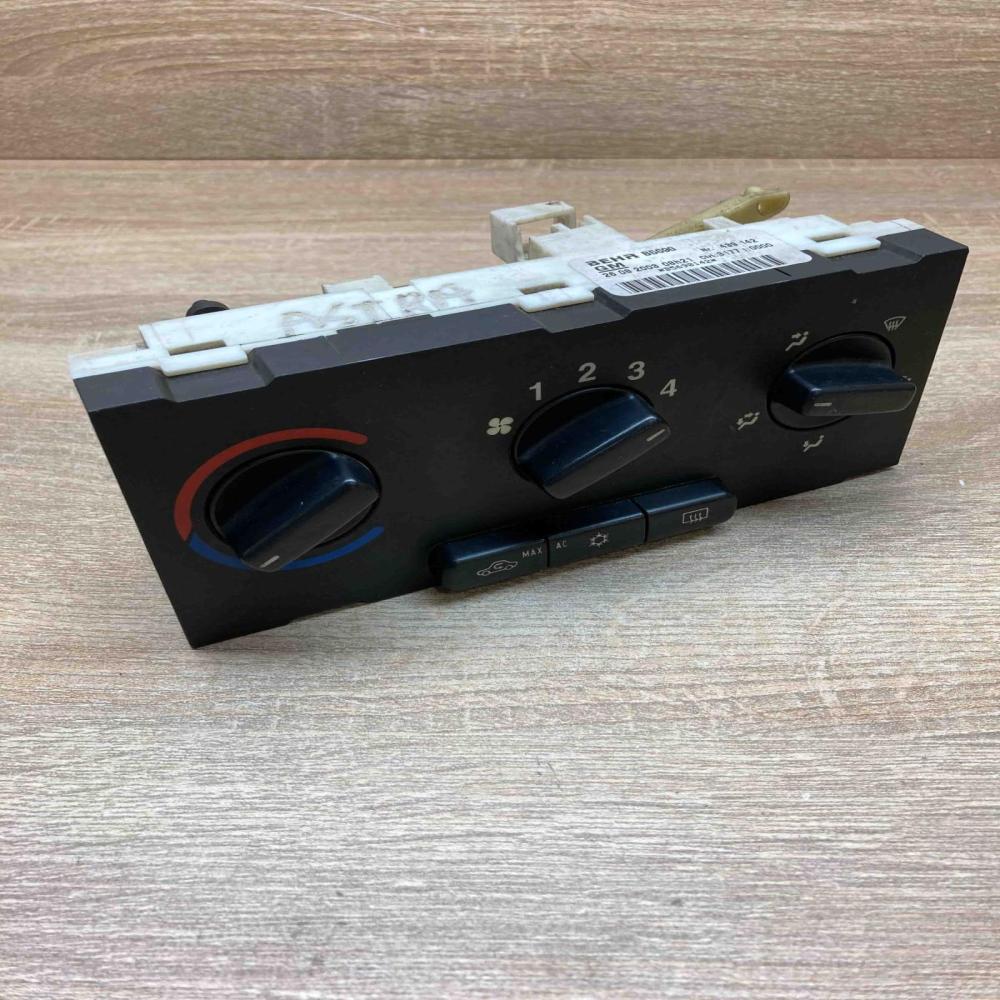 439142 501963 B5690 Climate control unit Opel Astra G