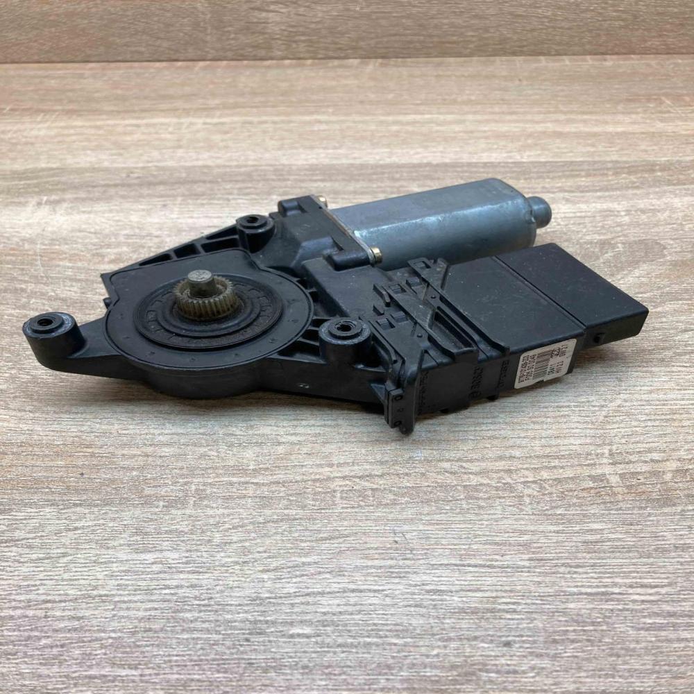 0130821697   Rear door window regulator motor Volkswagen PASSAT B5.5