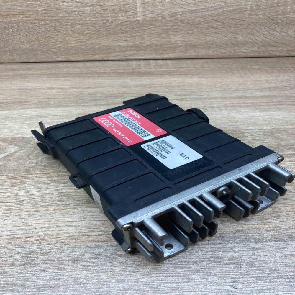 443907311C 0261200273  Engine control unit/module ECU Audi 80 90 S2 B4