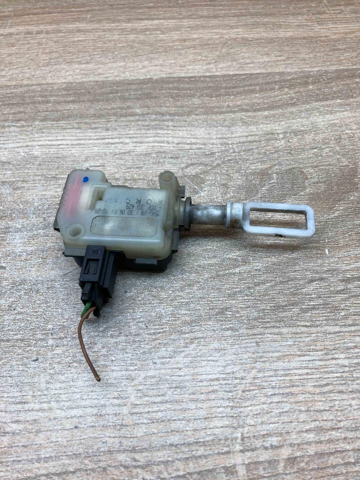Ford Mondeo Servo Motor  With Plug Central locking motor Ford Mondeo MK II