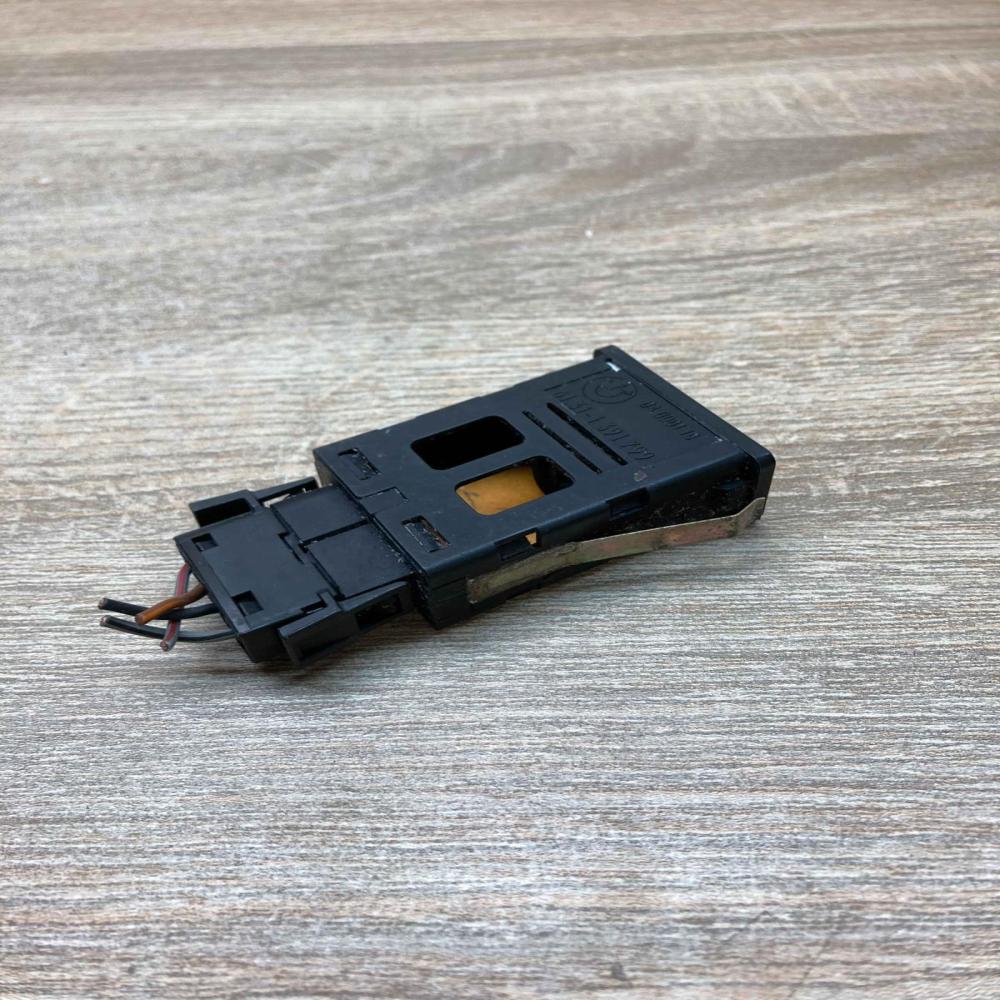1391799  With Plug Headlight level height control switch BMW 3 E36