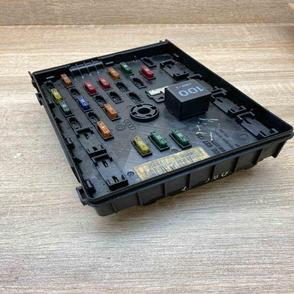 3C0937125 6359 2777  Fuse module Volkswagen PASSAT B6