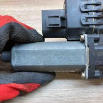 0130821785   Rear door window regulator motor Audi A6 S6 C5 4B