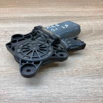 A2208204542  With Plug Front door window regulator motor Mercedes-Benz S W220