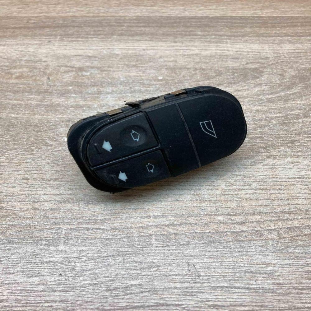 93BG 14529 BA   Electric window control switch Ford Mondeo MK I