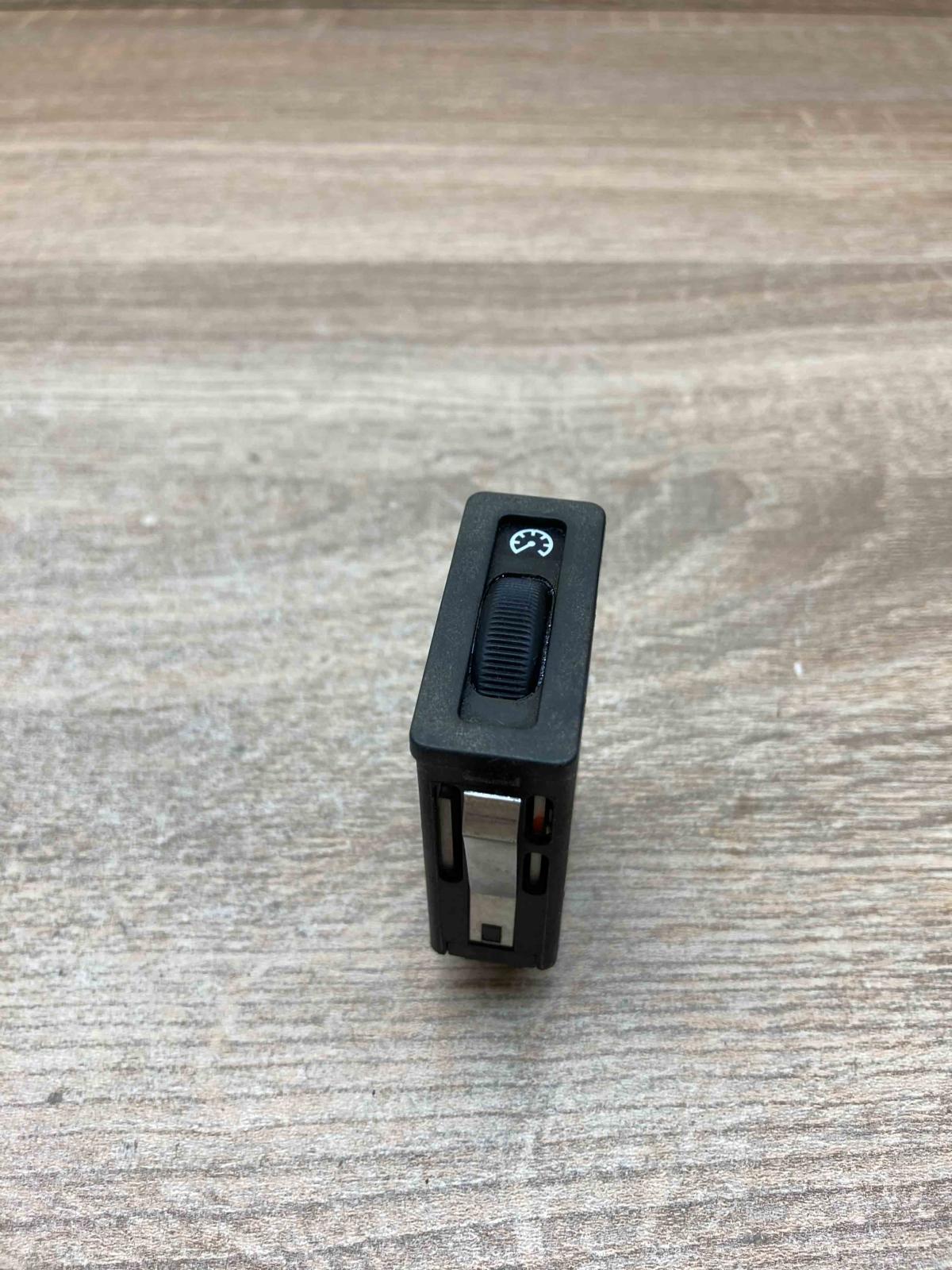 1391842   Panel lighting control switch BMW 5 E34