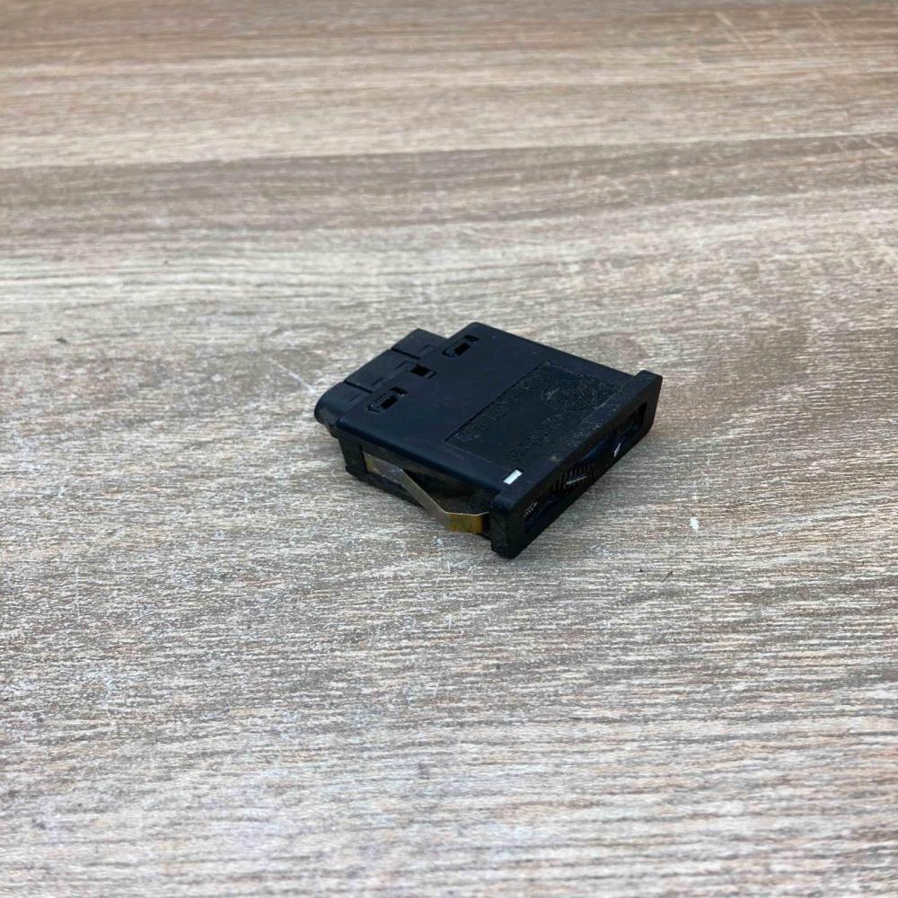 1391849   Headlight level height control switch BMW 5 E34