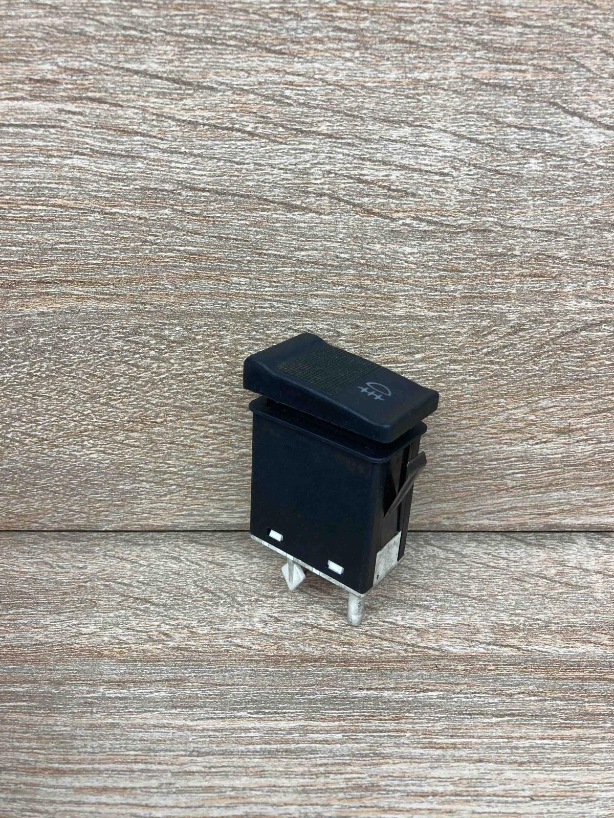 893941535   Fog light switch Audi 80 90 S2 B4