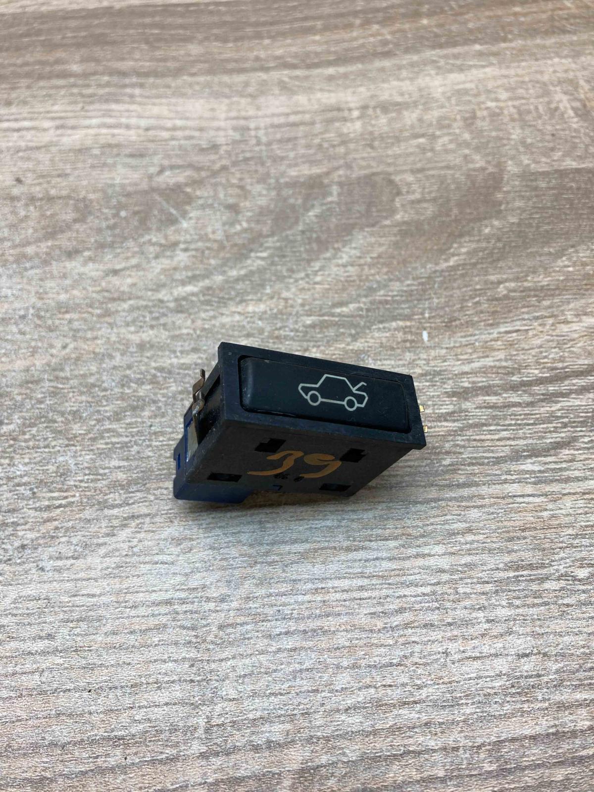 8365579   Tailgate opening switch BMW 5 E39