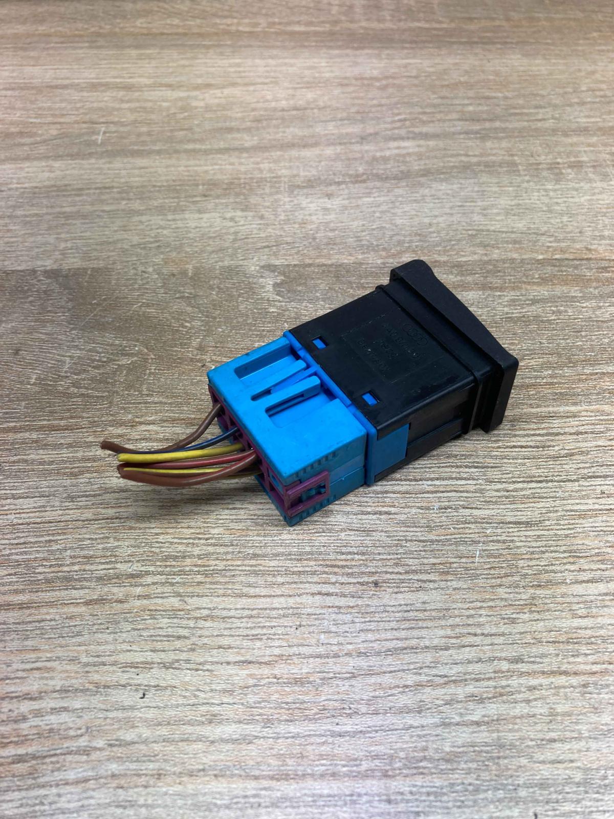 4A0941301  With Plug Headlight level height control switch Audi A6 S6 C4 4A