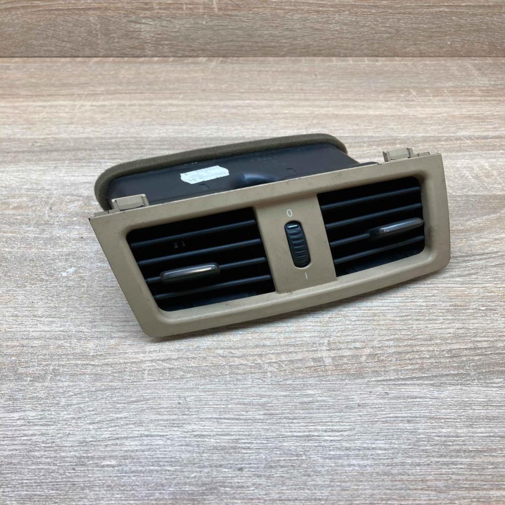 7129556 6932023  Rear air vent grill BMW 3 E90 E91