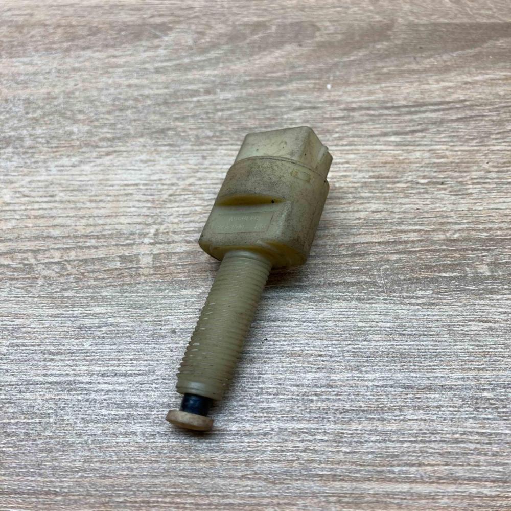 4A0945515A   Brake pedal sensor switch Audi A6 S6 C5 4B