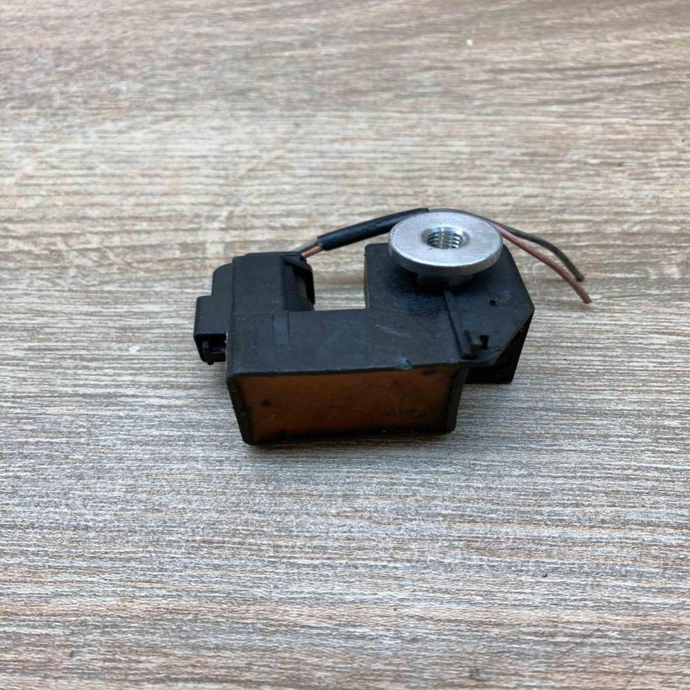 8200411025 601298200 With Plug Airbag deployment crash/impact sensor Renault Meg