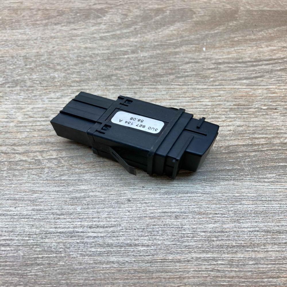 3U0927134A   ESP (stability program) switch Skoda Superb B5 (3U)