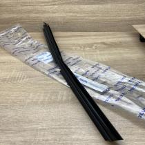 8663940   Rear door window/glass frame Volvo XC70