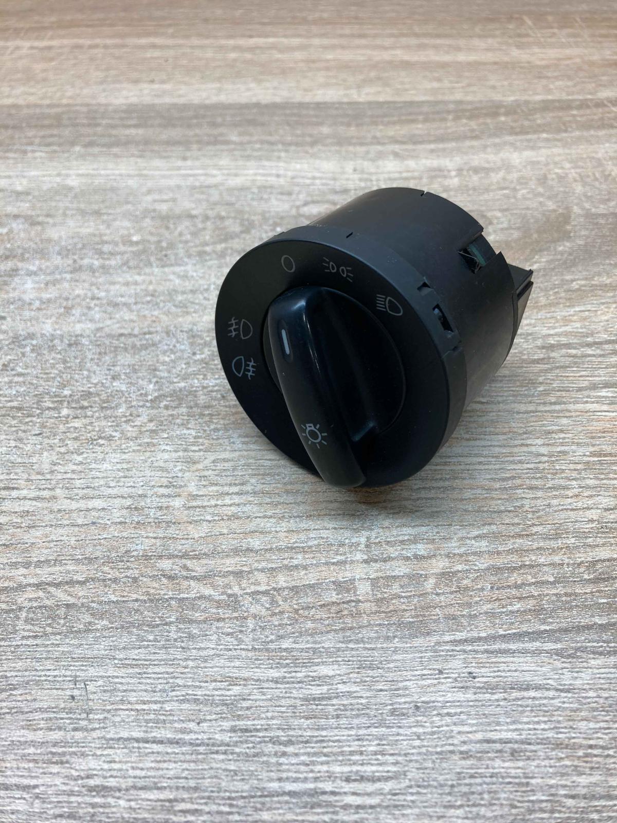 1T0941431Q   Light switch Volkswagen Touran I