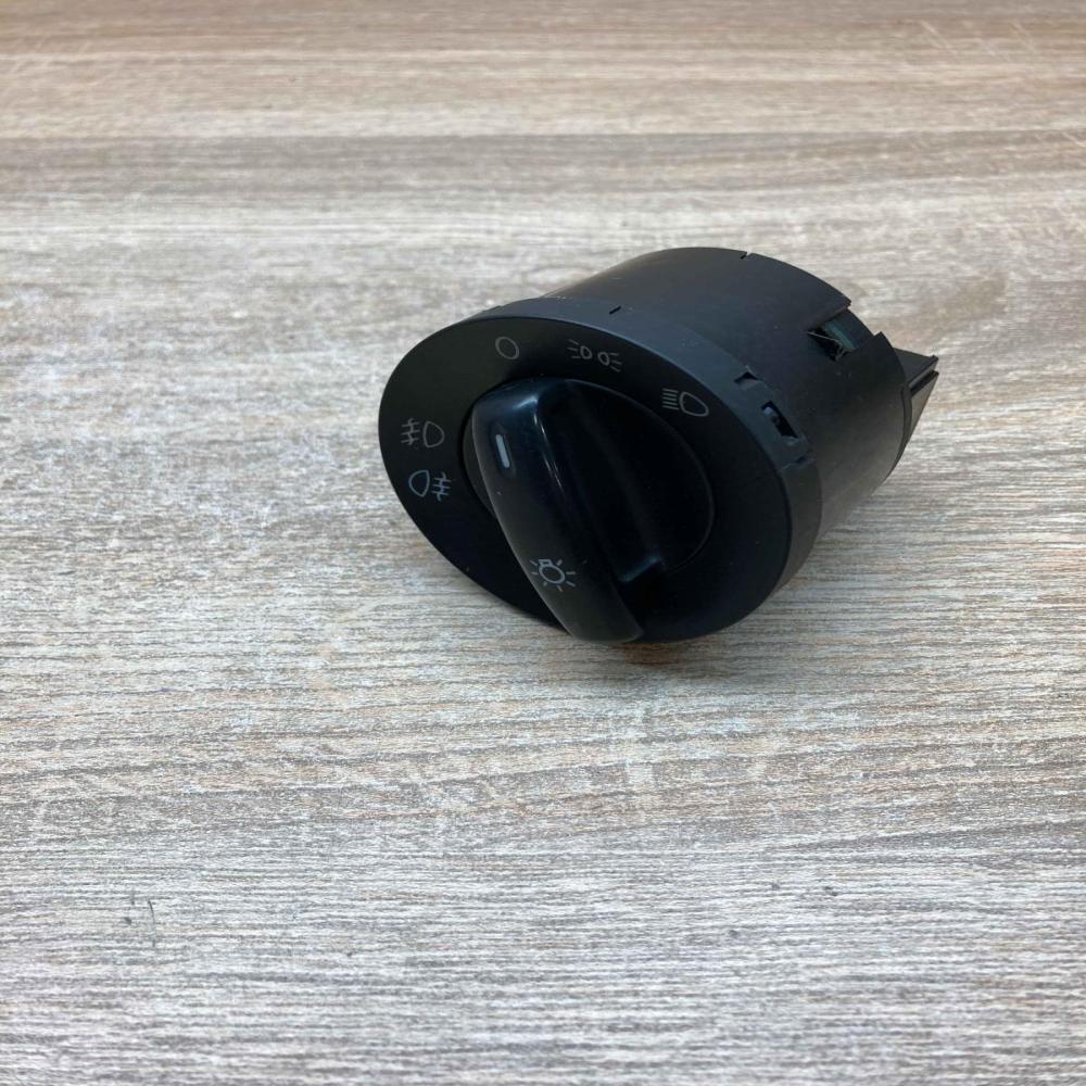 1T0941431Q   Light switch Volkswagen Touran I