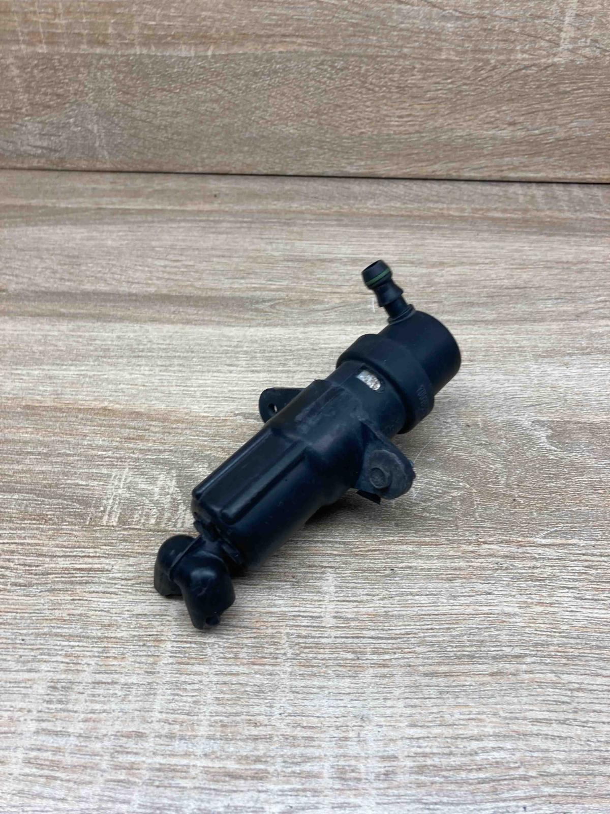 7001949 7001949 08  Headlight washer spray nozzle BMW 7 E65 E66