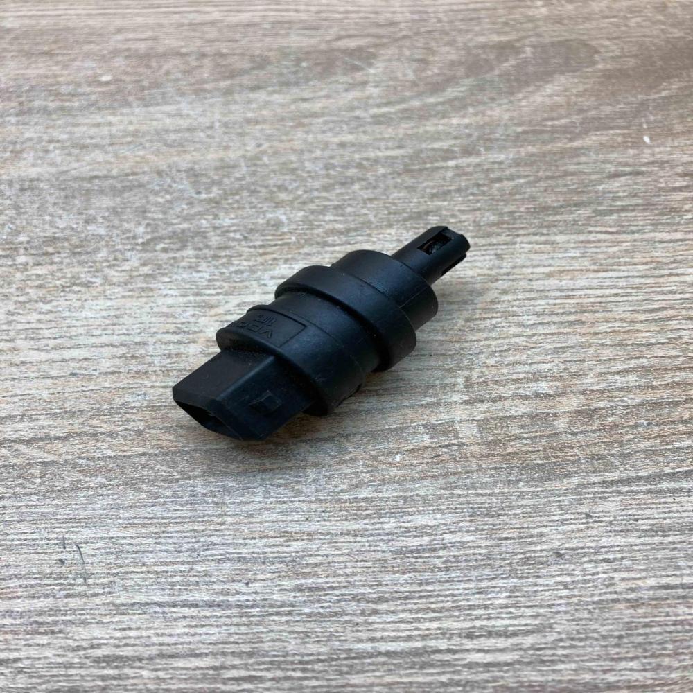 028906081   Intake air temperature sensor Volkswagen Golf IV