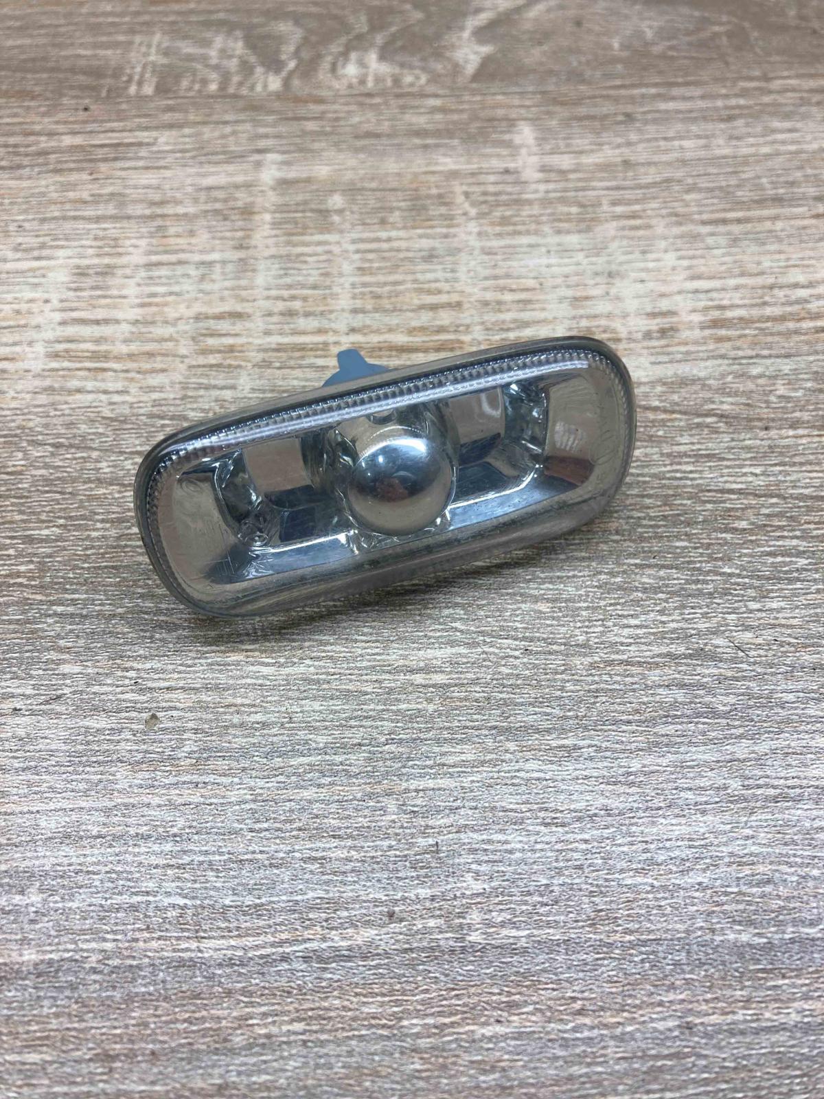 8E0949127   Front fender indicator light Audi A6 S6 C5 4B