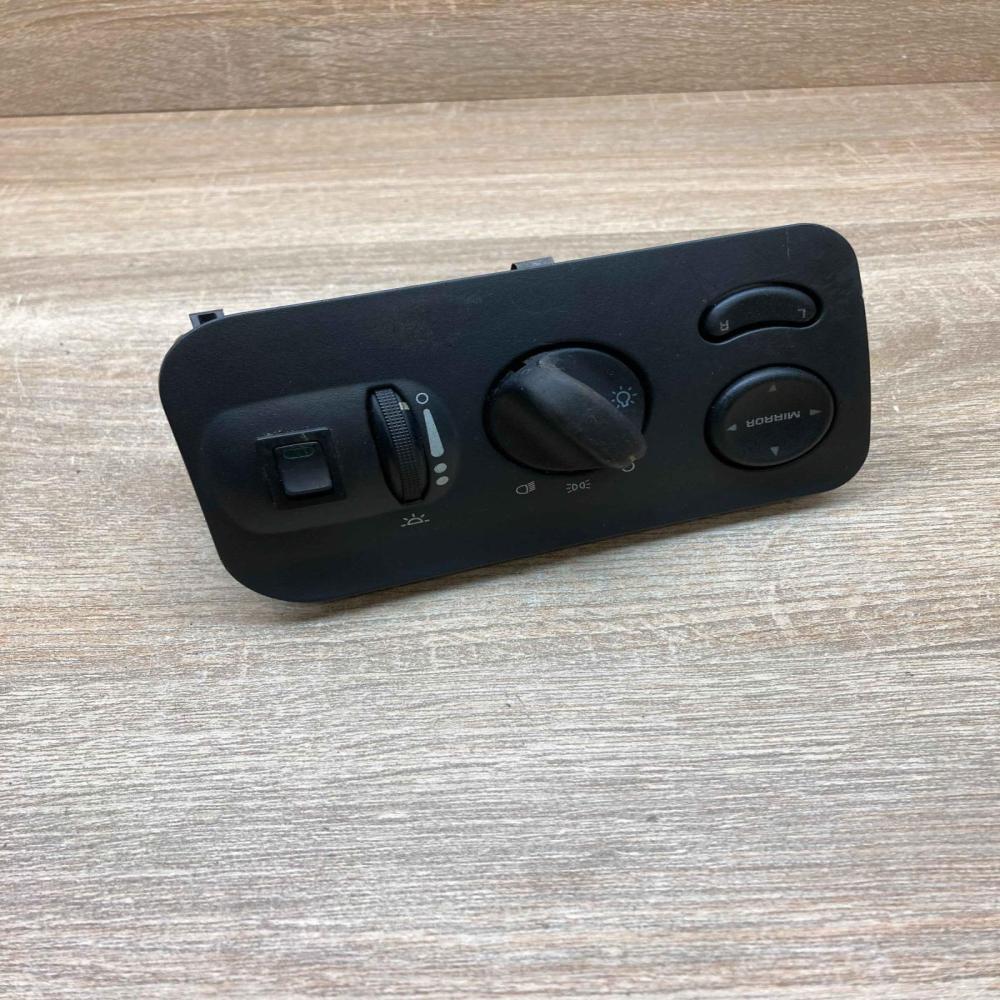 P0TG101DVAB   Light switch Chrysler Voyager