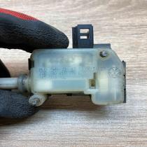 3B0810773D   Fuel tank cap lock motor Volkswagen Golf V