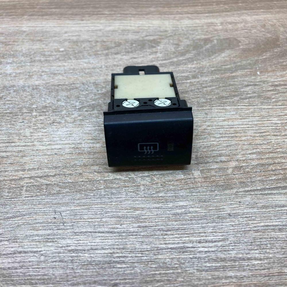 156960   Windscreen/window heater switch Toyota Avensis T220
