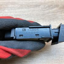 156960   Windscreen/window heater switch Toyota Avensis T220
