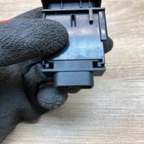 156960   Windscreen/window heater switch Toyota Avensis T220