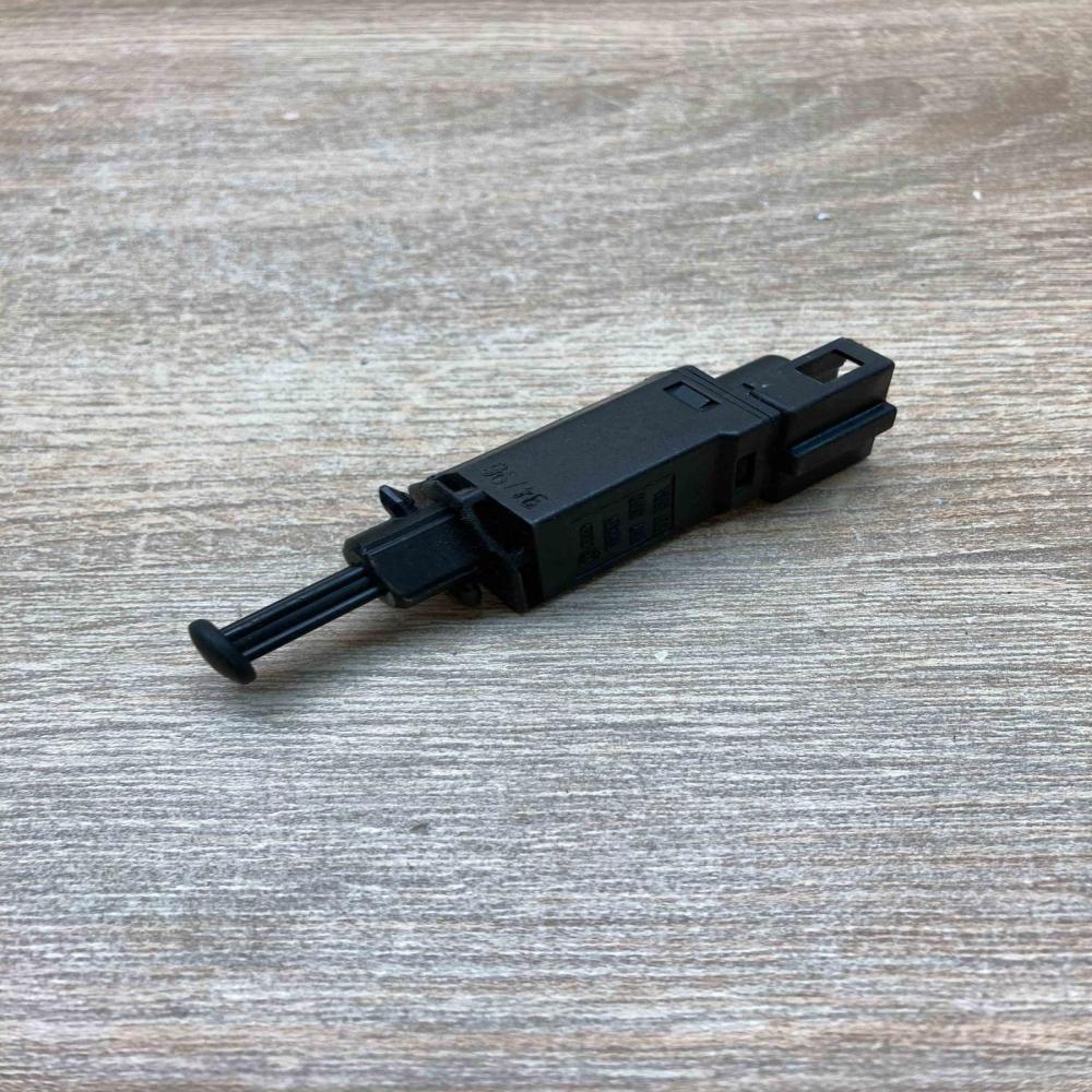 1H0927189A   Brake pedal sensor switch Seat Alhambra (Mk1)