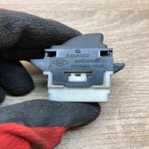 700417484E   Electric window control switch Renault Laguna I