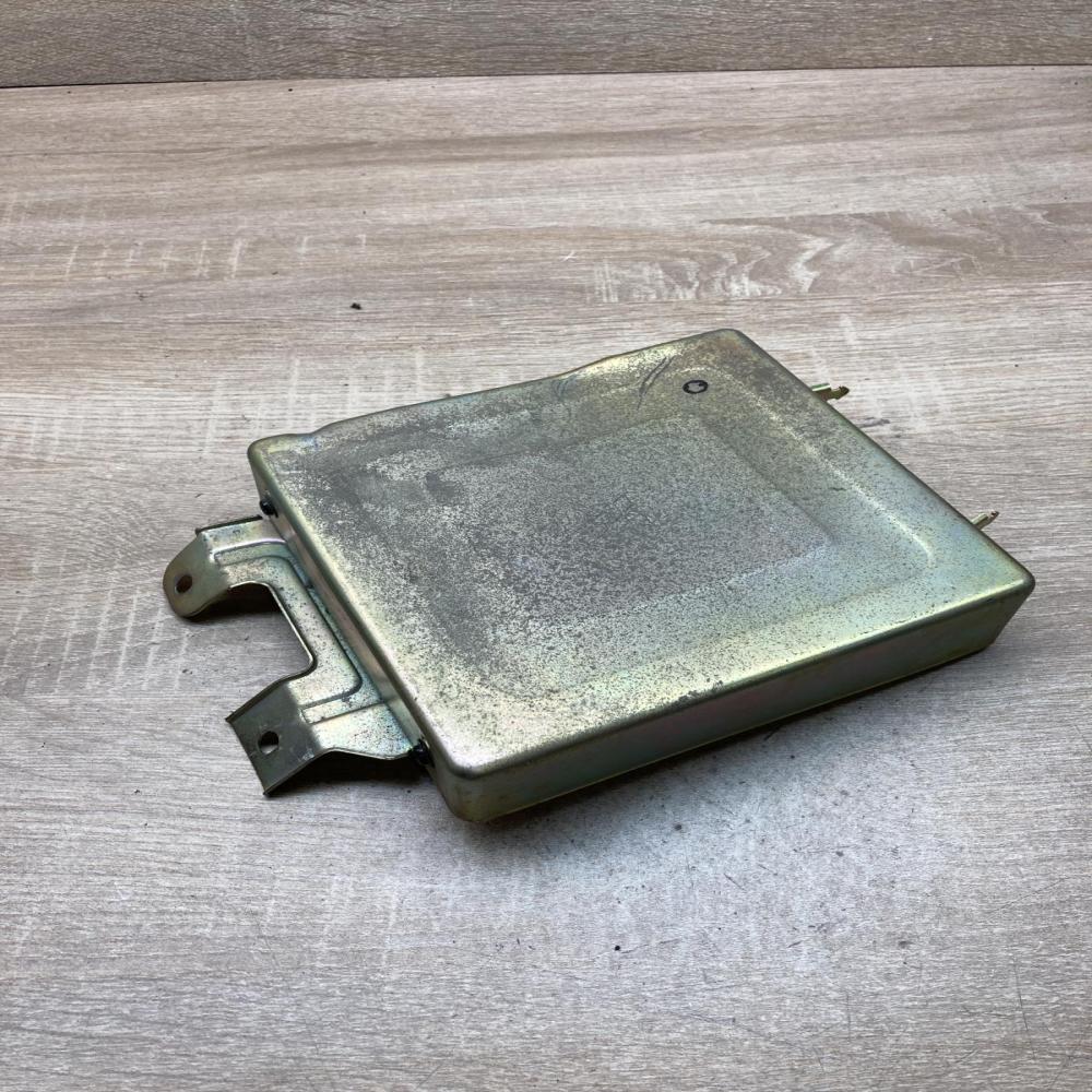 MD757627 G1T16771E1  Engine control unit/module ECU Mitsubishi Galant