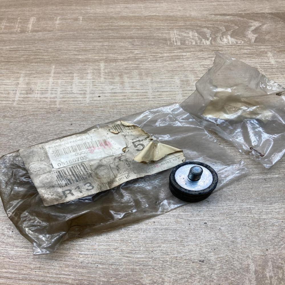 A9405280085   Muffler mount bracket/holder Mercedes-Benz Sprinter W906